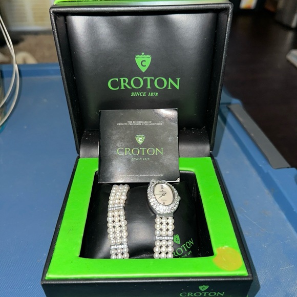 Vintage Croton Silver Watch and Bracelet with Pearl Accents - Picture 5 of 9